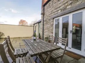Cottage with garden & barbeque | Beach view - Image 3