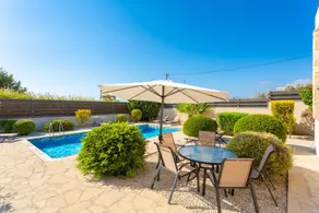 Family-oriented charming villa with garden, BBQ & terrace | Sea view - Image 4