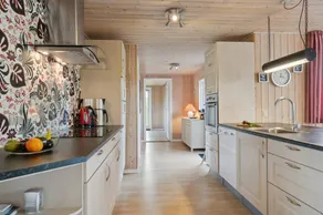 Holiday home with terrace, garden & hot tub - Image 4