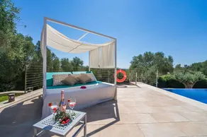 Holiday home with barbecue, garden & terrace - Image 3