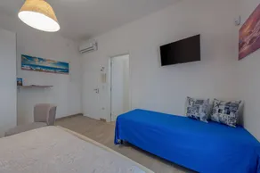 Dedicated room with terrace - Image 5