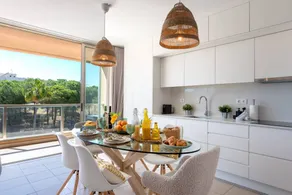 Appartement de vacances adapté aux familles avec piscine - Image 4