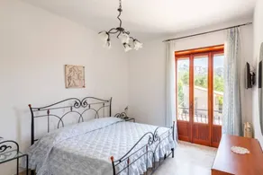 Family-oriented nice villa with terrace & garden | Mountain view | Pets allowed - Image 4