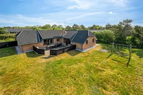House with hot tub, private pool & BBQ - Image 4