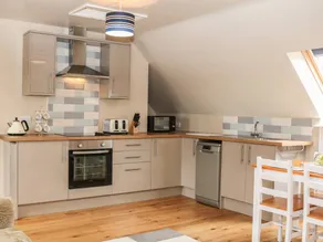 Fully equipped cottage with garden - Image 4