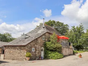 Cottage with pool, garden & barbeque - Image 2