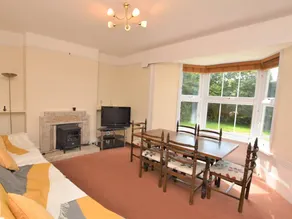 Cottage with garden & pool - Image 4