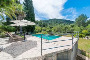 Children-friendly villa with garden, barbeque & terrace - Image 5