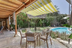 Bungalow with terrace, garden & pool | Perfect for remote work - Image 3