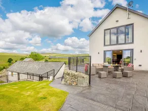 Cottage with garden & jacuzzi - Image 2