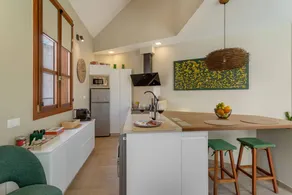 Maison avec internet haut débit, terrasse et piscine privée | Vue ville - Image 5