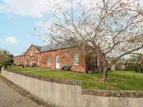 Cottage with garden & terrace - Image 2