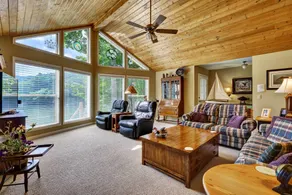 Like to sit back, relax & enjoy the lake? Come stay at Lakeside today! - Image 4