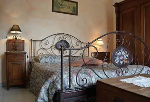 Agriturismo Collina San Michele: Camera Delle Erbe Aromatiche con Giardino e Piscina Condivisa - Image 5