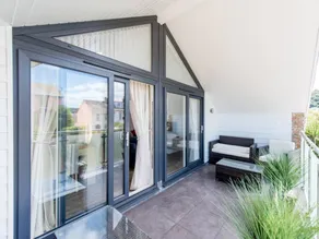 Apartamento con jardín - Image 2