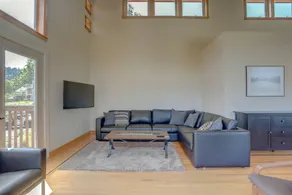 Holiday home with terrace & jacuzzi | City view - Image 4