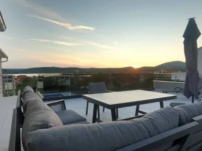 Modernes Ferienhaus mit eigenem Pool und Meerblick - Image 3
