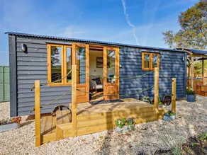 Lovely cottage with hot tub, garden & sauna | Pets are welcome - Image 2