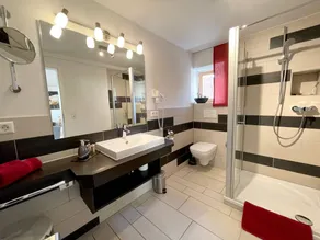 Apartment with terrace - Image 4