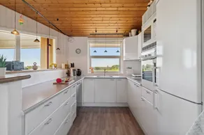 Child-friendly wonderful holiday home with hot tub & terrace | Sea view | Pets are welcome - Image 4
