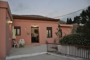 Holiday Home 'House For Rent In Apostolous' with Mountain View, Private Garden and Wi-Fi - Image 3