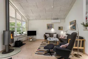 Holiday home with barbeque & terrace | Sea view - Image 5