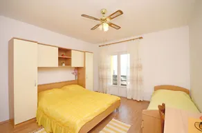 Holiday apartment with BBQ & terrace | Sea view - Image 5