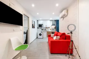 Appartement de vacances avec internet haut débit et terrasse | Vue ville | Parfait pour le travail à distance - Image 3