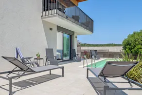Agréable villa entièrement équipée avec internet haut débit, piscine et jardin | Vue jardin | À côté de la plage | Adaptée au travail à distance | Avec animaux admis - Image 4