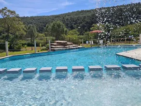 Familienorientierte tolle Außergewöhnliche Unterkunft mit Whirlpool, Terrasse und Pool | Haustierfreundlich - Image 2