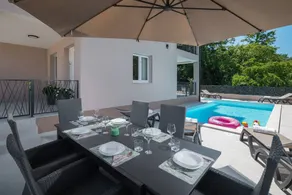 Villa mit Garten, Grill und Terrasse | Stadtblick - Image 2