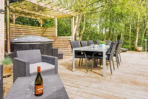 Holiday home with terrace, BBQ & garden - Image 3