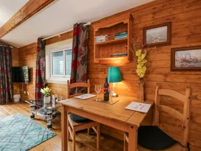 Charming cottage with garden | Pets allowed - Image 3