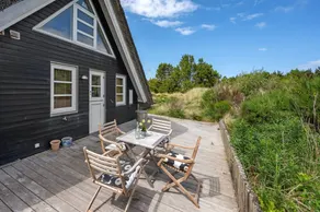 Holiday home with terrace - Image 2