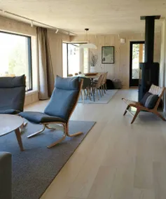Family-friendly house with BBQ & terrace - Image 3