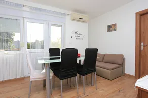 Holiday apartment with barbeque & terrace - Image 2