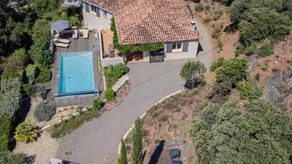 Holiday apartment with barbeque, garden & pool - Image 2
