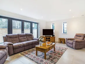 Cottage with garden - Image 3
