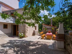 Holiday home with barbeque, terrace & garden - Image 2