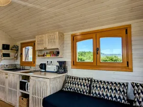 Cottage with barbecue & garden - Image 4