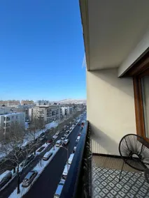 Unlock - Renovated Apartment With Elevator And Balcony Free Parking - Image 3