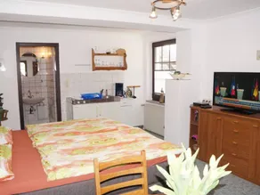 Child-friendly pleasant flat with BBQ, garden & terrace - Image 2
