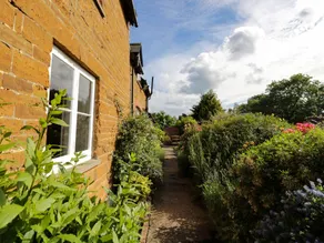 Children-friendly cottage with garden | Pets are welcome - Image 2
