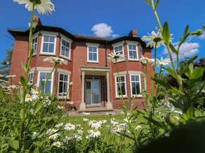 Children-friendly cottage with jacuzzi & garden | Pet-friendly - Image 2