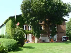 Fully equipped flat with garden, heated pool & terrace | Garden view | Pets are welcome - Image 2