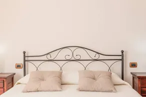 Chambre privée avec barbecue, terrasse et jardin | Vue montagne - Image 2