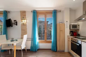 Aparthotel | City view - Image 3