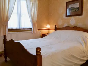 Children-friendly cottage | River view - Image 4