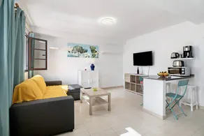 Fully equipped pleasant house with terrace | Beach nearby - Image 2