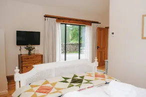 Beautiful holiday home with garden & barbecue - Image 3